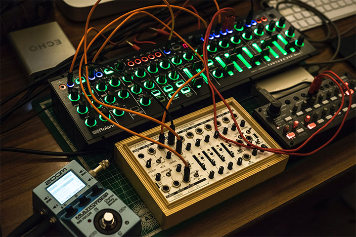 シンセサイザー