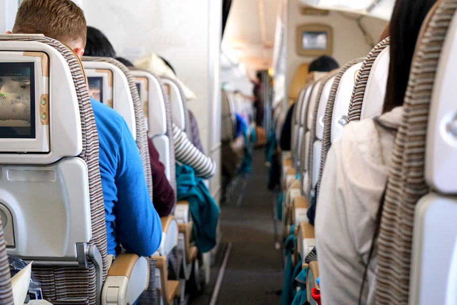 機内