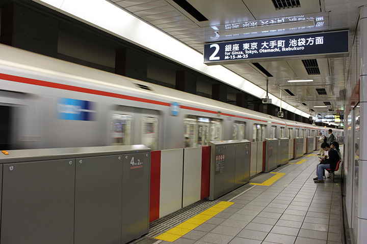 駅ホーム