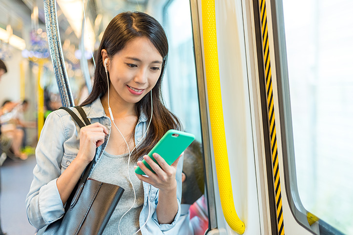 電車内のイヤホン使用に注意 若者の難聴が増加中 ヘルシーヒアリング